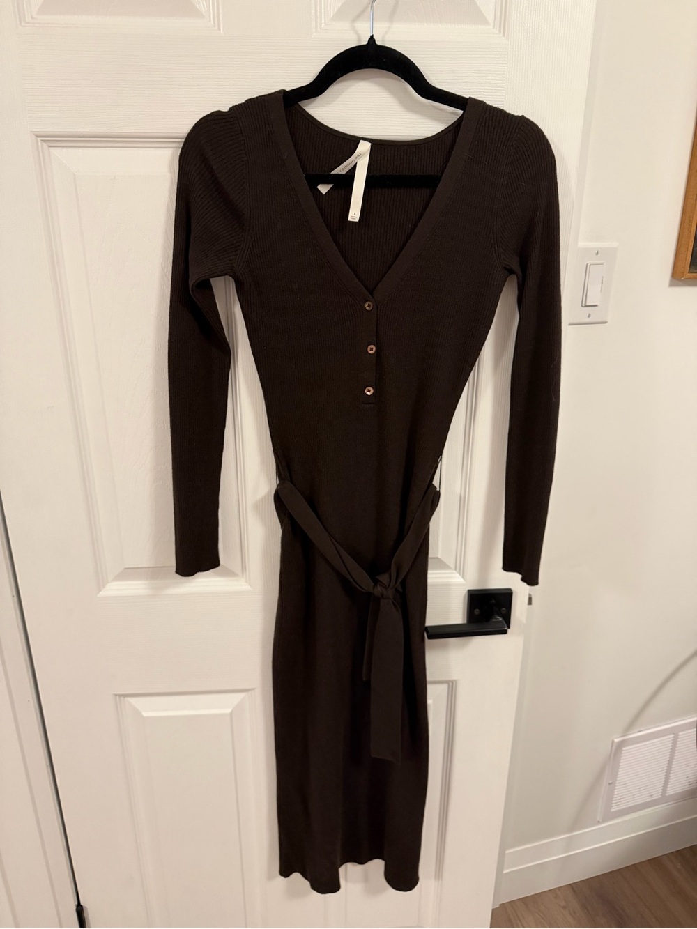 Aritzia Babaton Women's Brown Ribbed V-Neck Belted Dress
